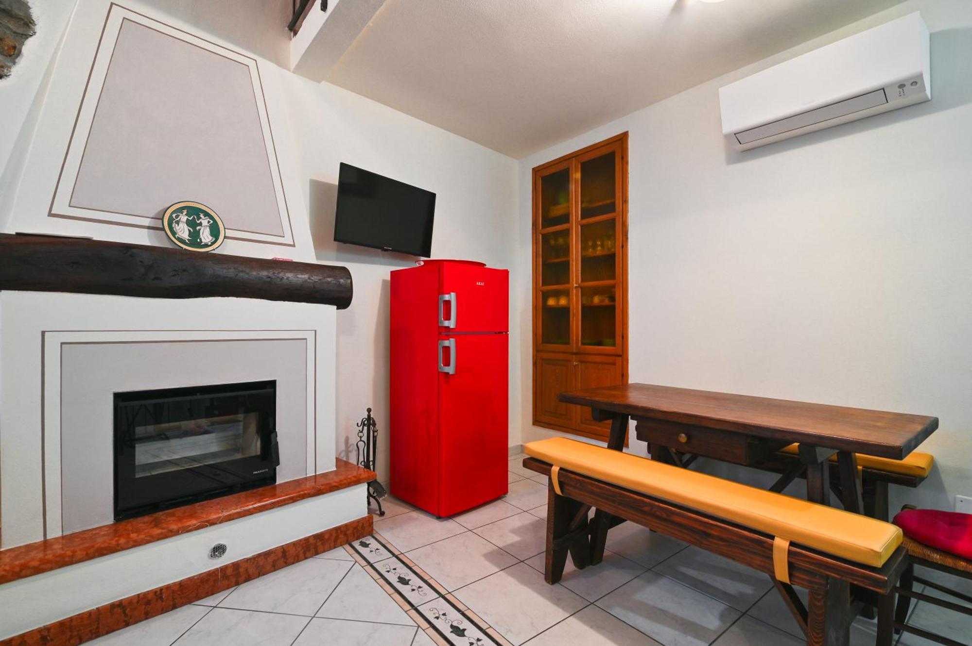 Casa E Mansarda Delle Mura อาเมเกลีย ภายนอก รูปภาพ