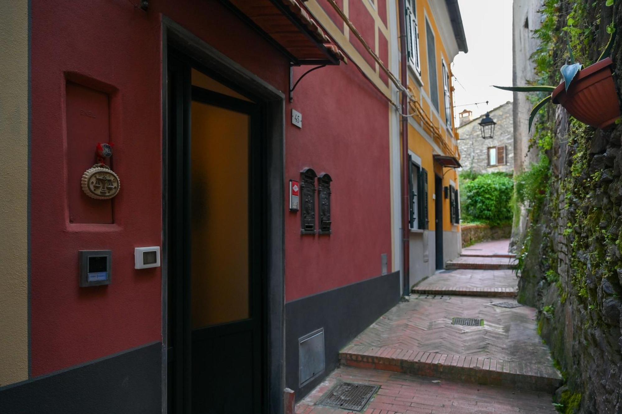 Casa E Mansarda Delle Mura อาเมเกลีย ภายนอก รูปภาพ